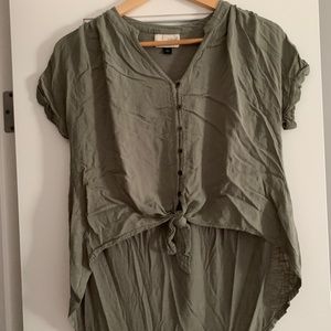 Universal Thread S Sage Green button front Top